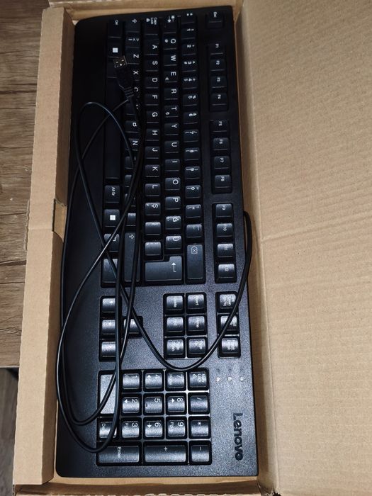 Yangi Lenovo USB Traditional Keyboard (Simli klaviatura