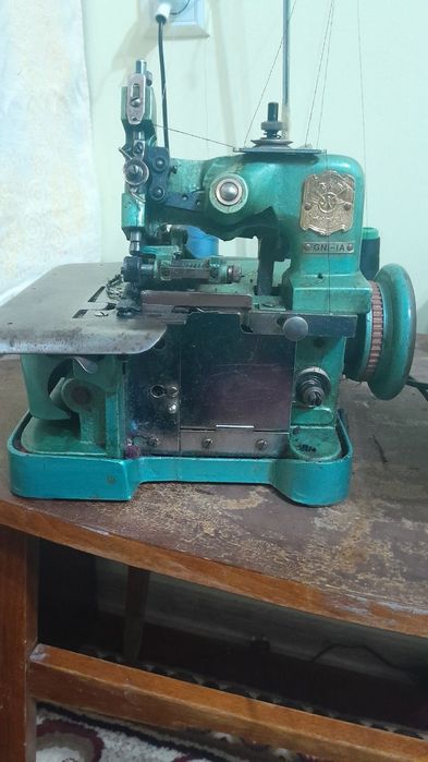 Хитой оверлоглари, холати яхши, 2 таси хам ишлайди, нархини келишамиз