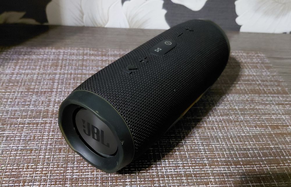 Колонка JBL , charge 3