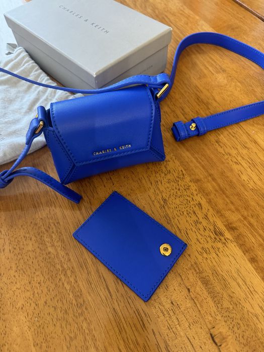 Сумочка от CHARLES keitn