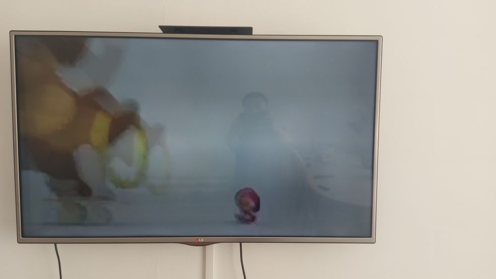 Телевизор LG 120 см