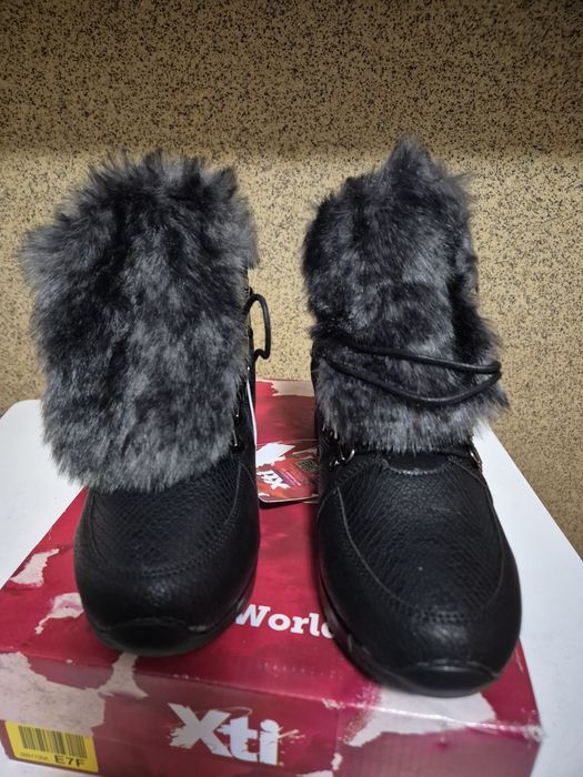 Дамски черни боти нови размер 40