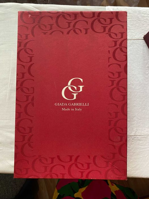 Продам нарядные женские туфли