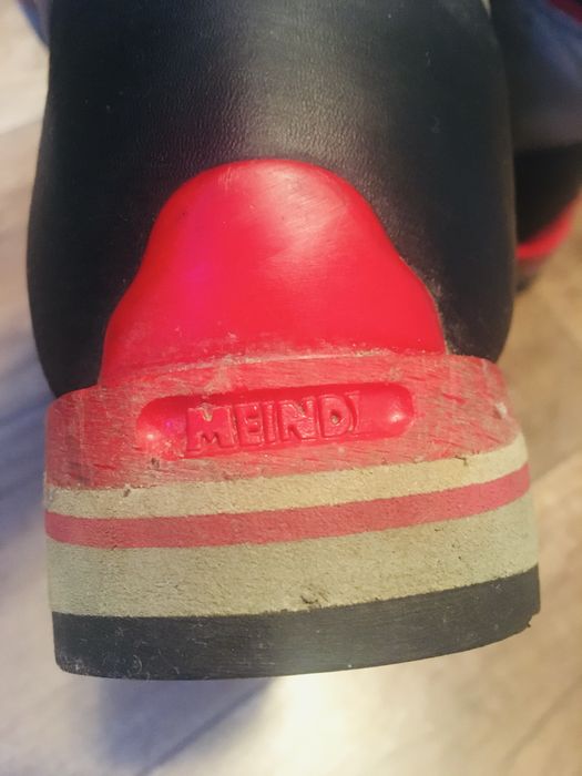 Vând bocanci Meindl penttu damă ,38 dar potriviți pentru 37