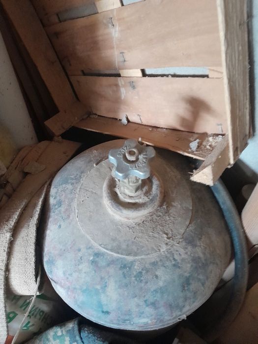 Продаётся большой газовый балон