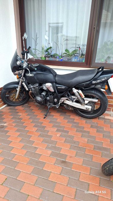 De vanzare diferite tipuri de motociclete.