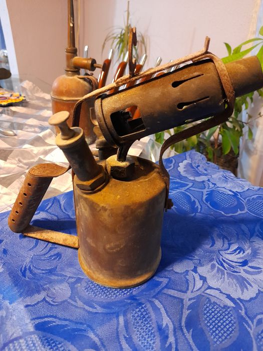 Стара Шведска бензинова горелка и масльонка