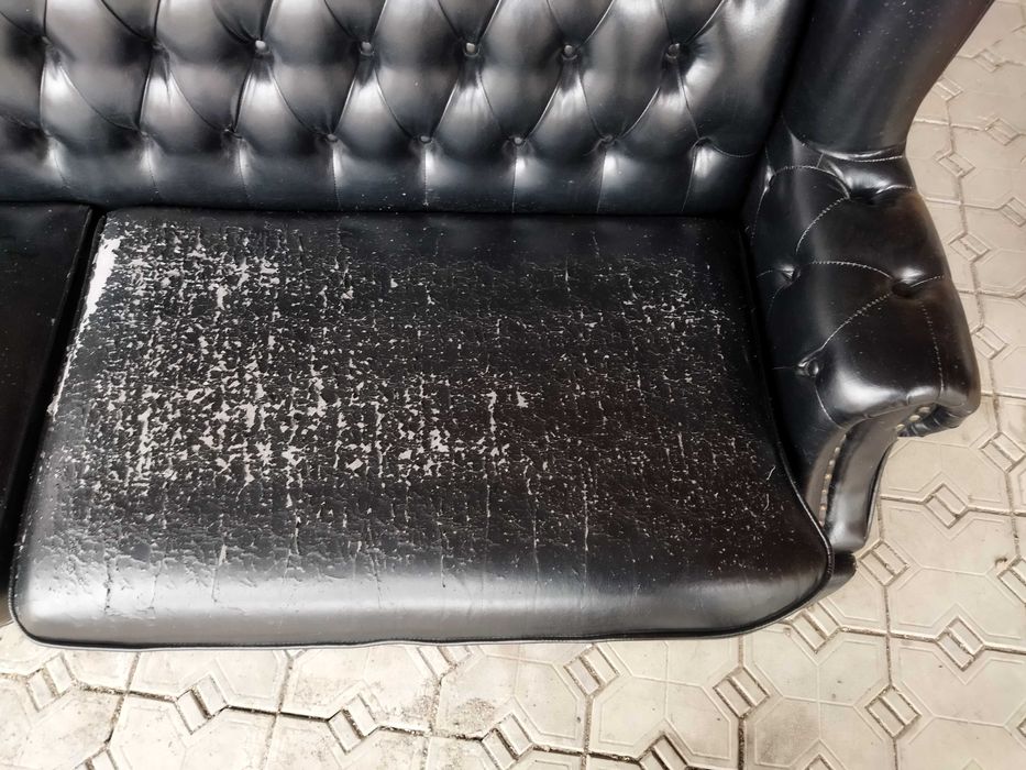 Диван честер, состояние среднее.