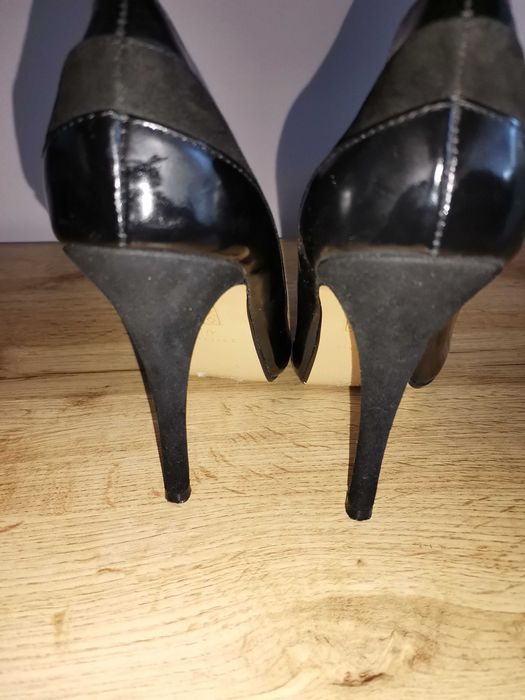 Висок стил Черен велур и лак DUNE UKпроизход