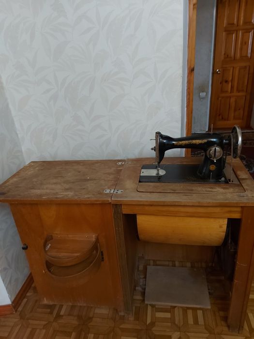Швейная машина тумба