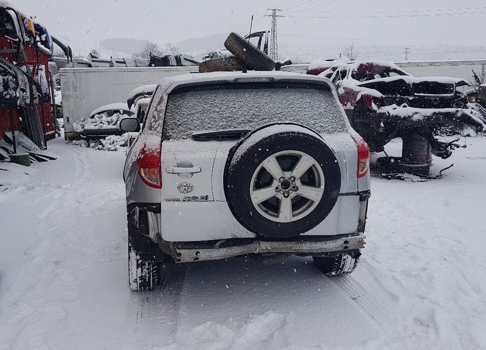 Тойота Рав4 на части