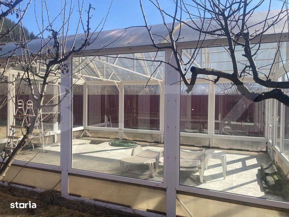 Casa de vanzare, cu 6 camere, 300 mp, spatioasa, in Campulung Moldoven