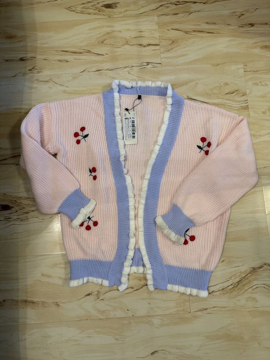 Pulover/cardigan cu cirese brodate