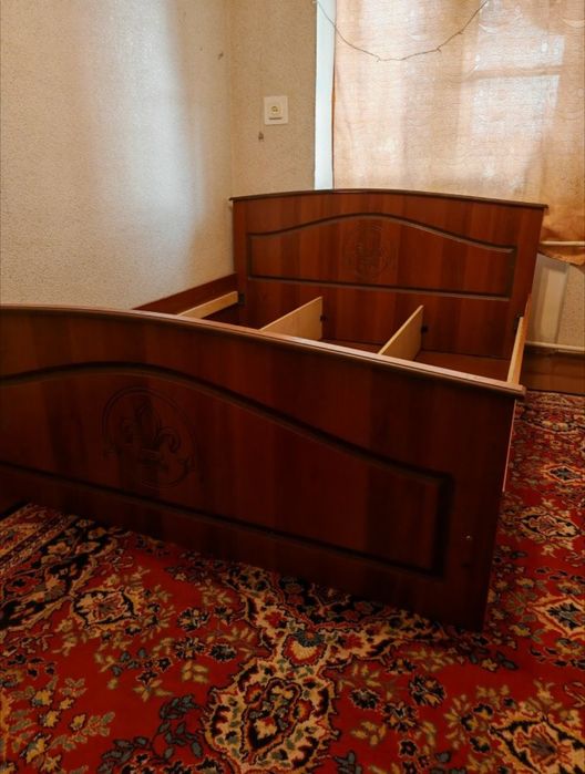 Двухспальная кровать + матрас