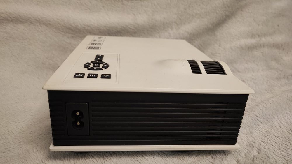 PS4+,волан с педали+12 игри+ДВА ДЖОИСТИКА+ПРОЖЕКТОР