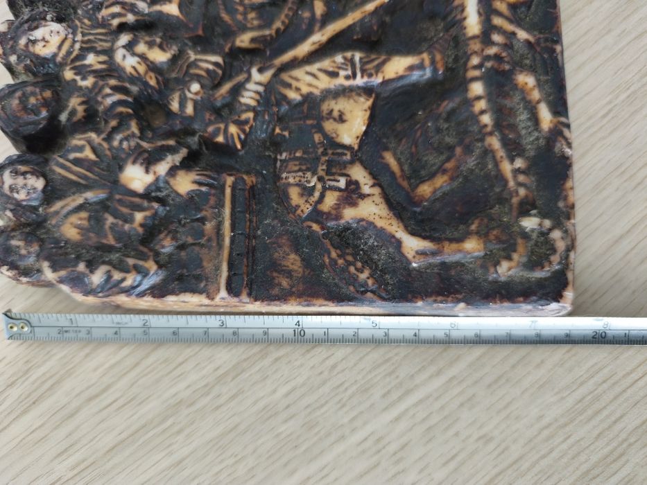 Decoratiune in relief din ceara