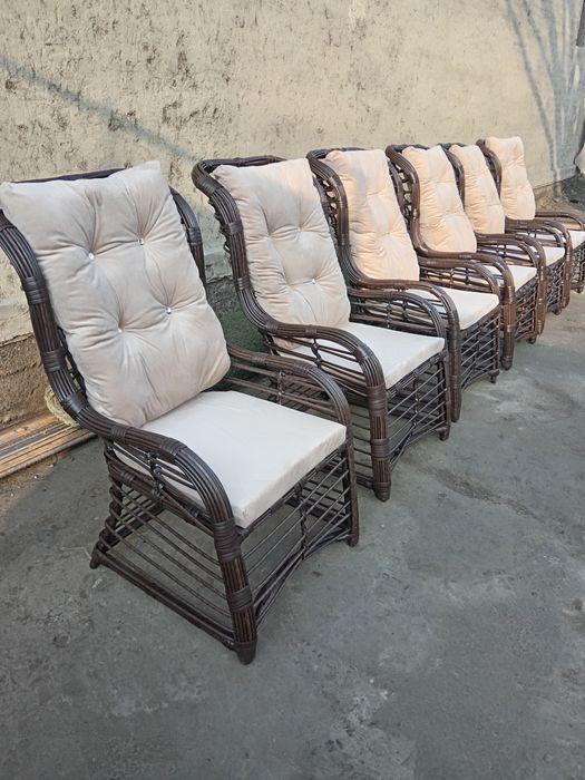 Ratan to'qima stol va kachelalar