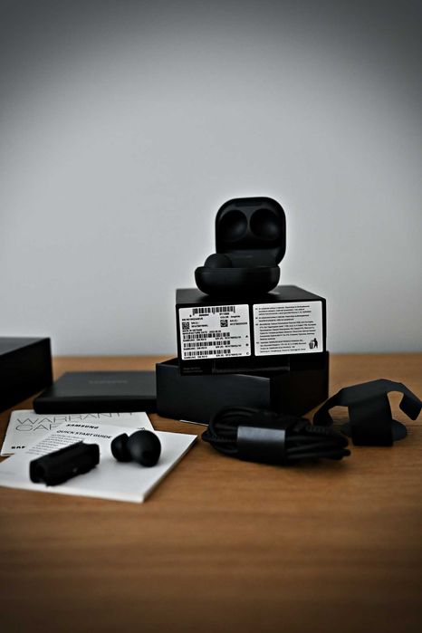 Комплект SAMSUNG S22+ със слушалки - в неразличимо от ново състояние