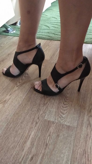 Женские босоножки