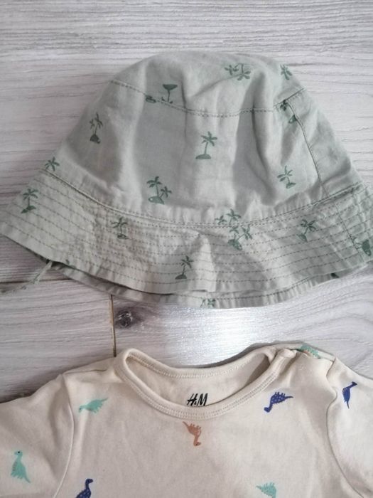 Lot hăinuțe de vara body pălărie tricou pantaloni scurți H&M Primark băiat 12-18 luni mărimea 86