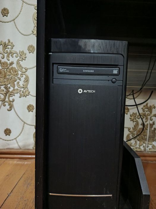 Kompyuter hamma narsasi bilan