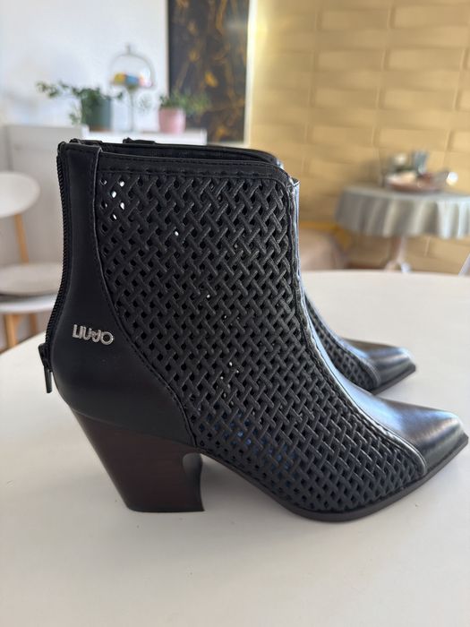 Botine negre din piele LiuJo