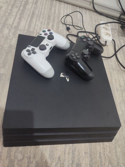 Плестейшн 4 PS4, 1 терабайт