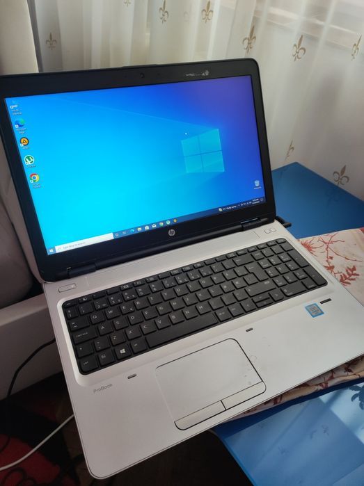 Laptopuri diferite modele complete