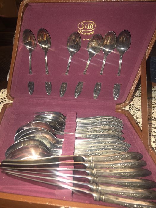 Антикварен комплект за хранене