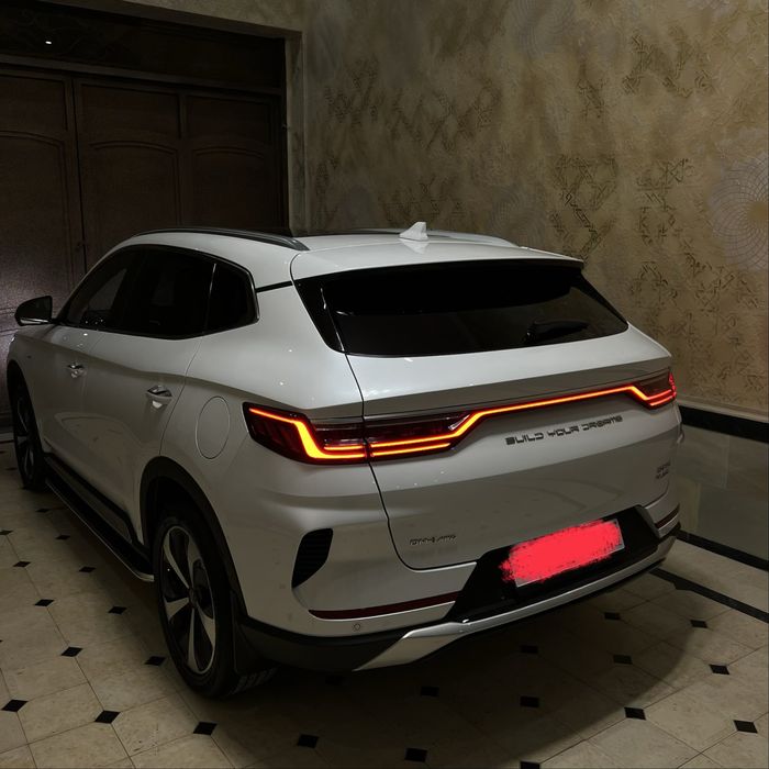 BYD Song Plus Ghibrid Flagship 3-pozitsiya