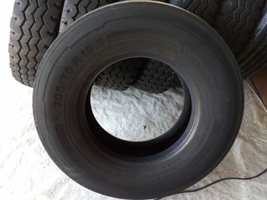 1 тежкотоварна гума 305/70R19.5 Continental Hybrid HS3 148/145M 18PR
