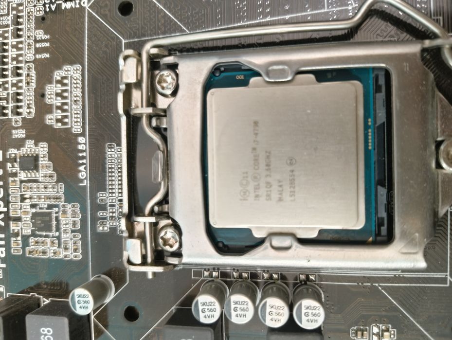 Процесор i7 4790 с дънна платка Asus B85M-E и рам памет 4GB DDR3