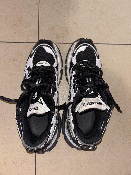 balenciaga runners 44