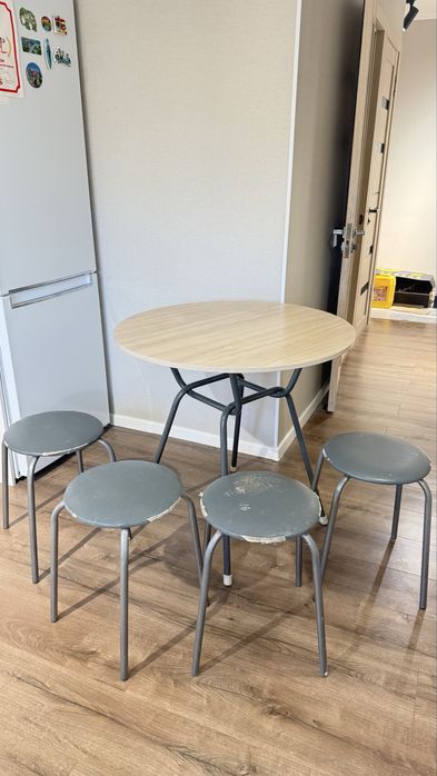 стол стуля для кухня