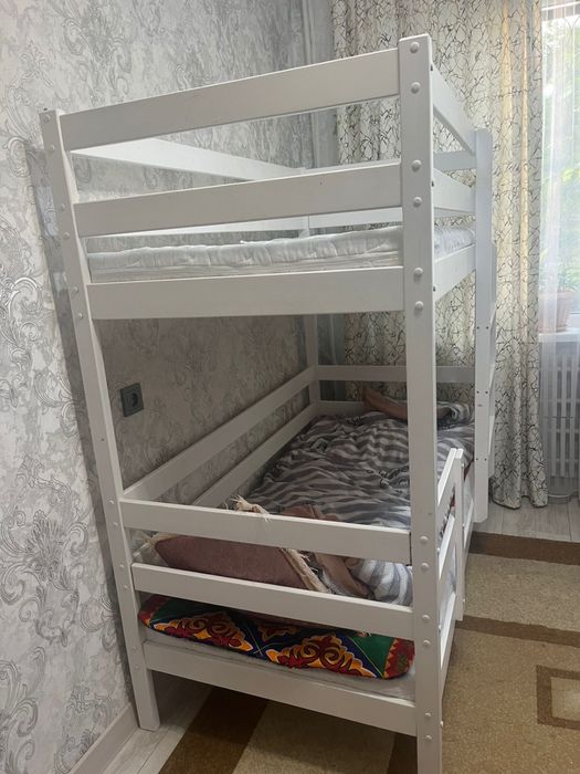 Продам кровать двухярусную