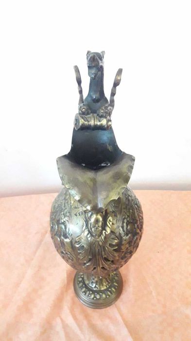 Carafa medievala din bronz masiv