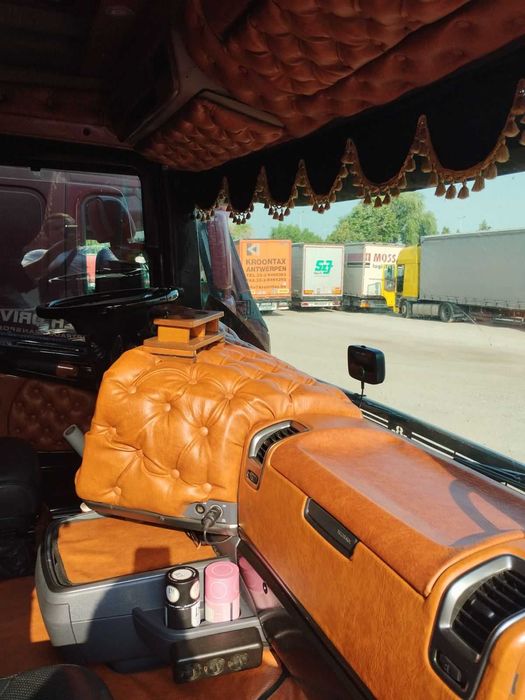 Влекач Scania R520