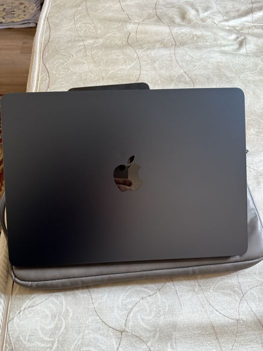 Mac book air m2 srochna sotiladi