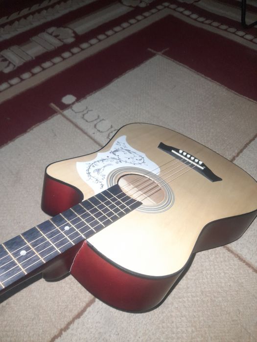 Akurtichski gitara yangi