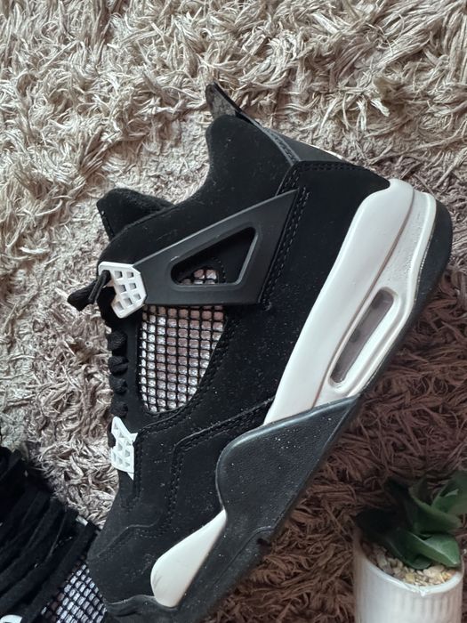 Jordan 4 white thunder