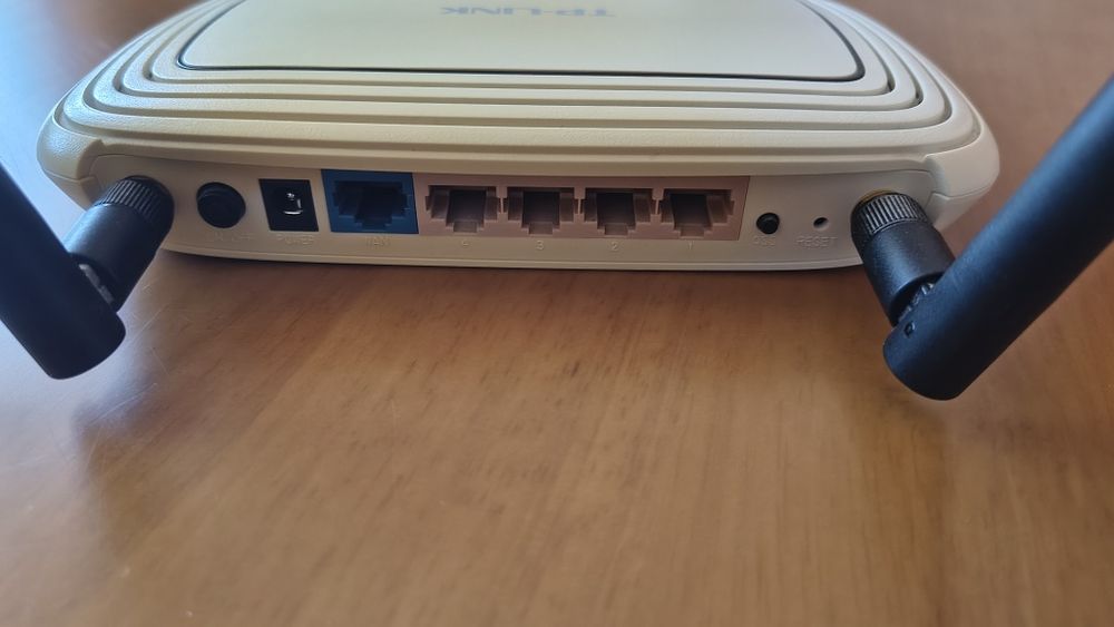 Безжичен рутер N 300Mbps TP-LINK TL-WR841ND