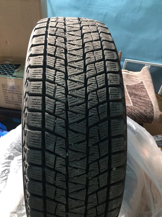 Шины липучка бриджестоун близзар в отличном состоянии.