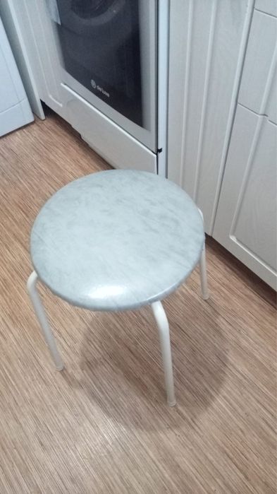 Продаю табуретки, стулья