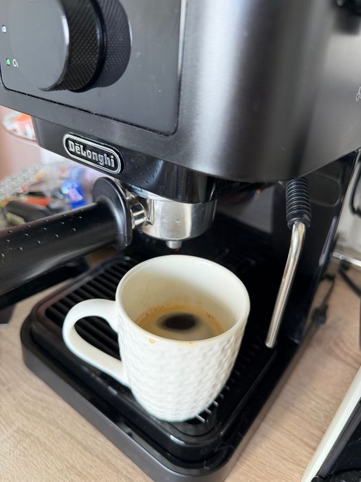 Кафе машина DeLonghi EC230.BK