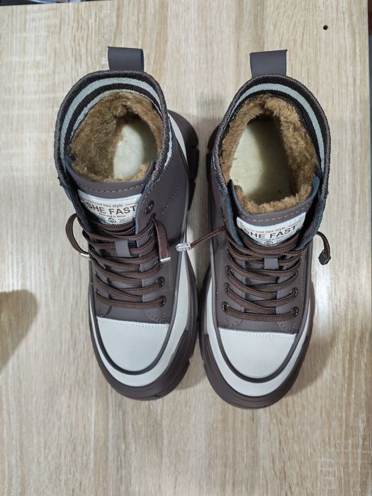 Стильные и тёплые женские кроссовки SHE FAST