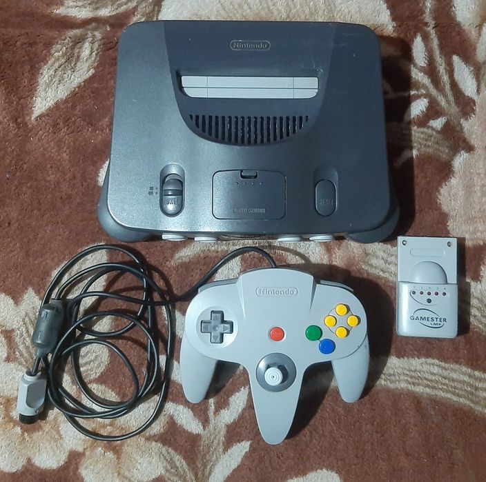 Vând Nintendo 64 în stare bună cu manetă originală în stare bună