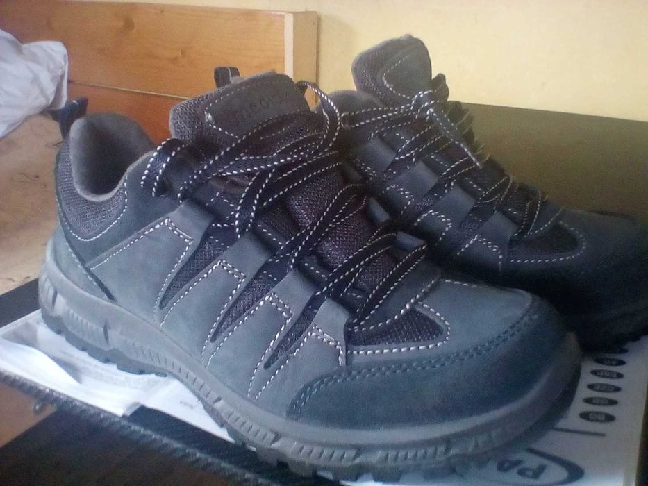 Продава маратонки 38  ном., само пробвани