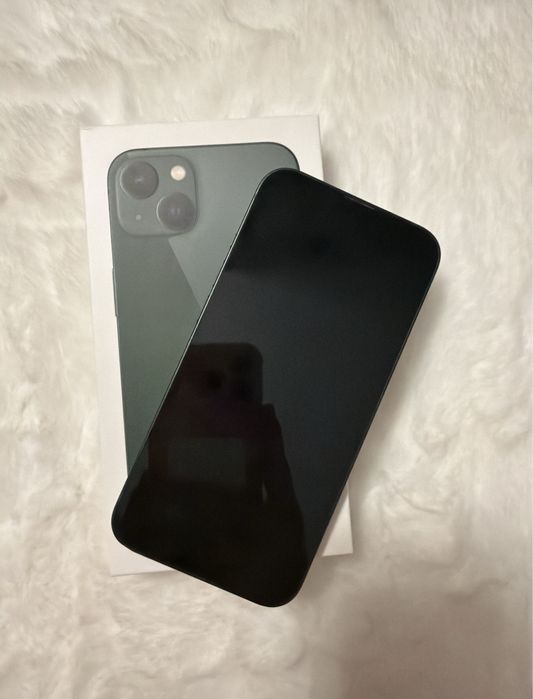 Продам Айфон 13