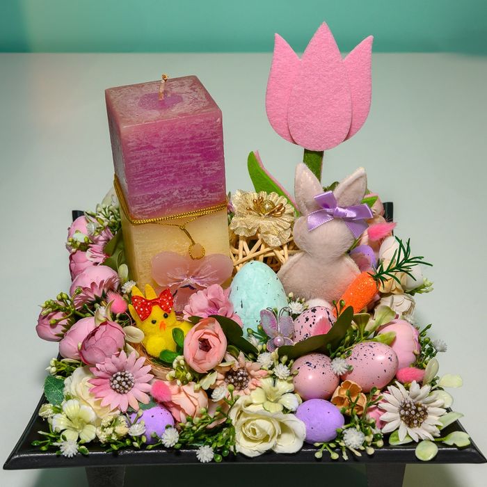 Великденски и пролетни декорации-венци,панери