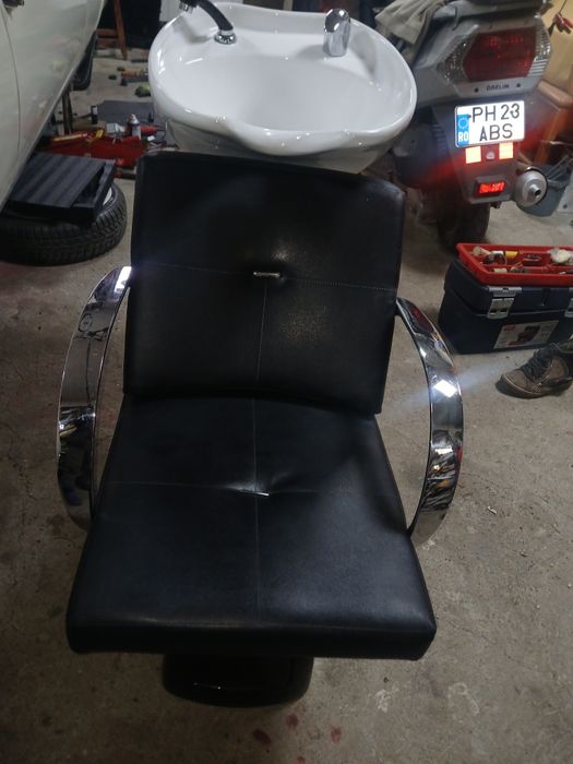 Scaun cu lavoar pentru cuafor